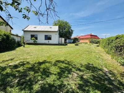 Dom na predaj Pavlovce nad Uhom, dom a trávnatá záhrada | AGIA reality