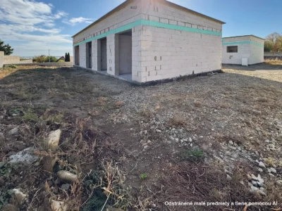 Rekreačný dom pri Šírave v stave holodom, dom zo záhrady, fotka zo stavby | AGIA reality