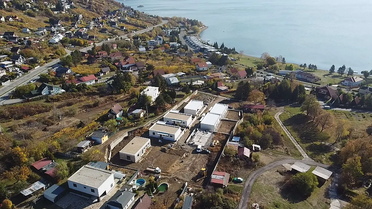 Rezidencia LOM z dronu, v pozadí Zemplínska Šírava